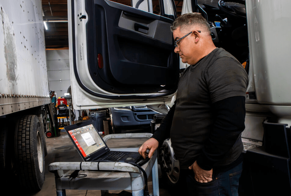 Dinero - Head Mechanic